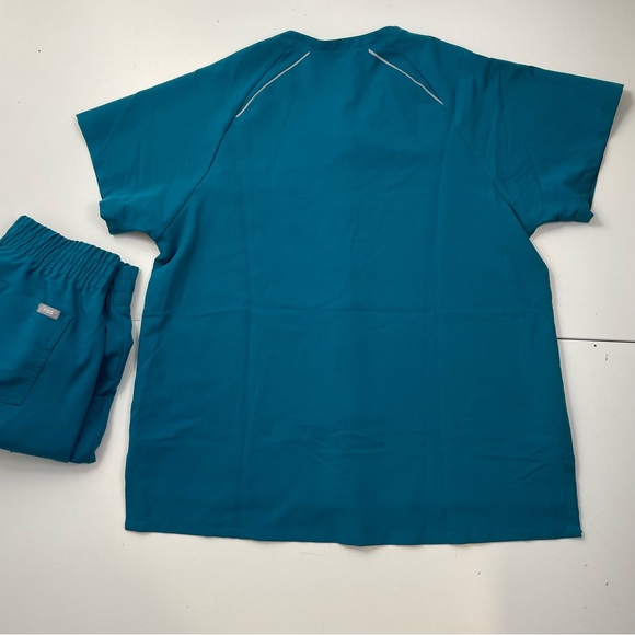 Set Figs Women Scrub Top and Pants size L Matching in Pacific Blue - Picture 5 of 13